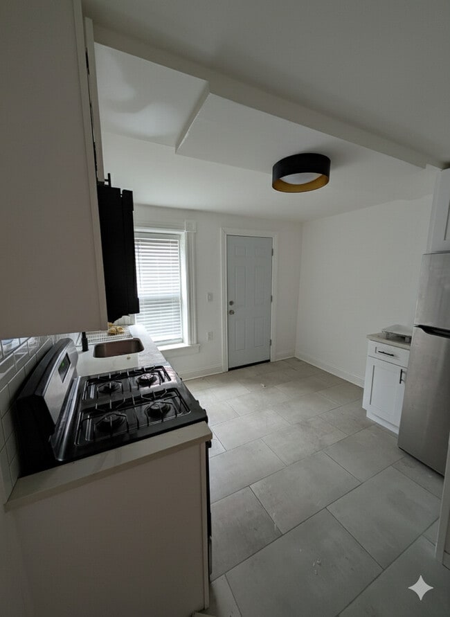 Foto del edificio - 1362 N Bosworth Ave