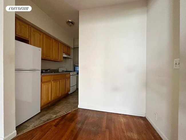 Building Photo - 405 E 77th St
