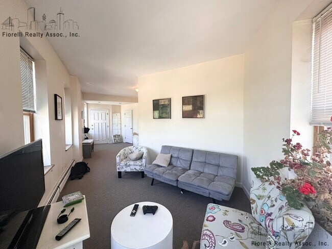 Foto del edificio - 556 Commercial St