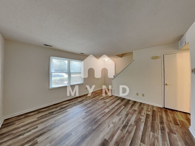 Foto del edificio - 8719 Chapel Hill Rd