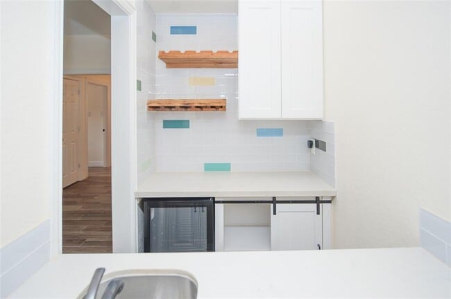 Building Photo - 738 Plainwood Dr
