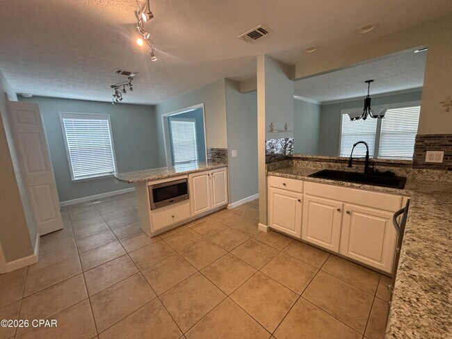 Foto del edificio - 7312 Rodgers Dr