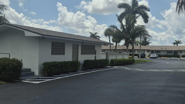 Building Photo - 2805 Crosley Dr E