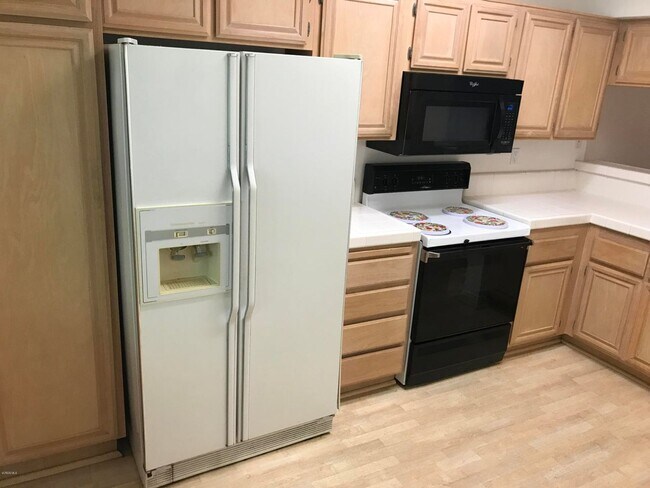 Foto del edificio - Nice Oak Park Corner Unit Townhome Which I...