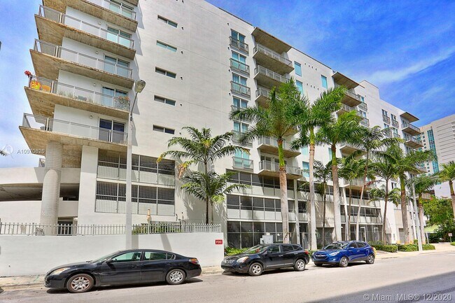 Foto del edificio - 455 NE 25th St