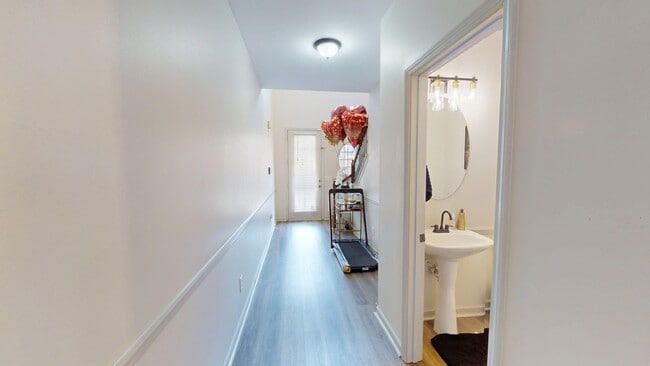 Building Photo - 3325 Castleberry Village Cir