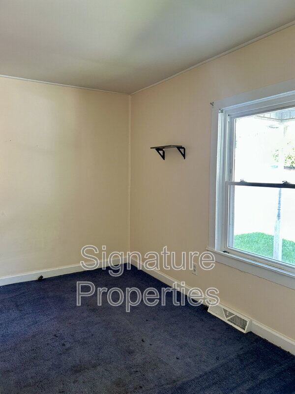 Building Photo - 1014 Adele St