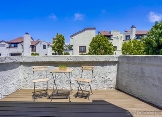 Foto del edificio - 3960 Voltaire St