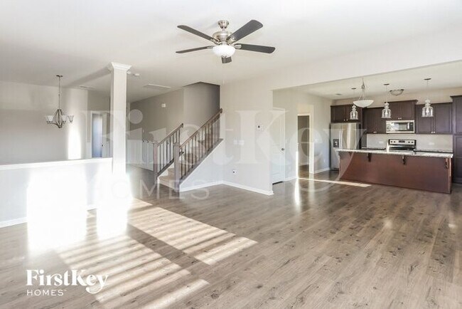 Foto del edificio - 205 Whispering Hills Dr