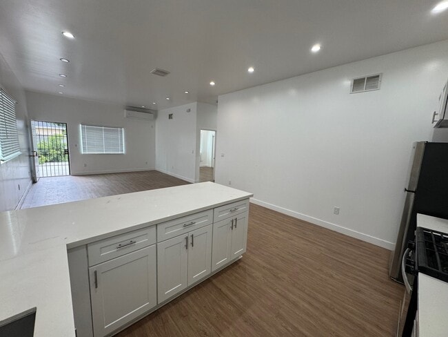 Foto del edificio - 9525 1/2 Juniper St