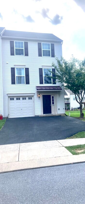 Primary Photo - 139 Exeter Ln