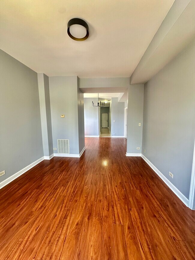 Building Photo - 928 N Lawndale Ave