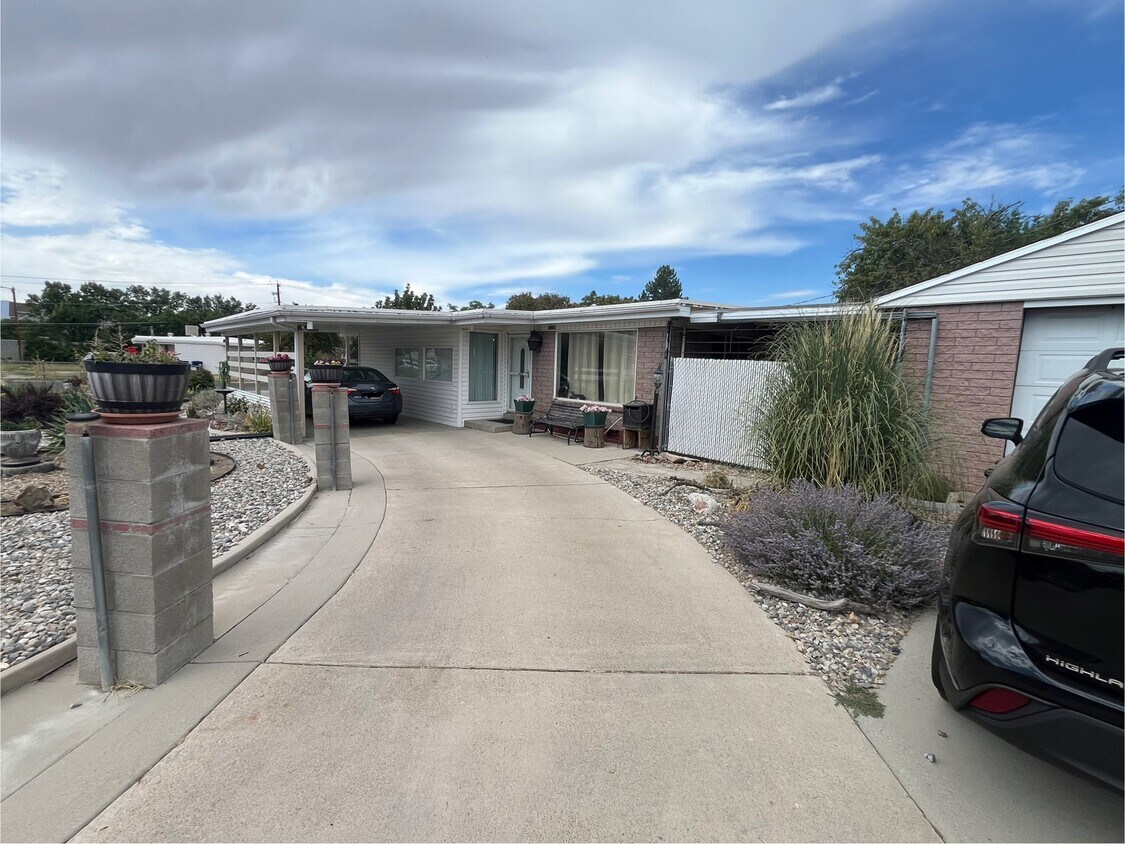 Building Photo - 2024 W 3420 S