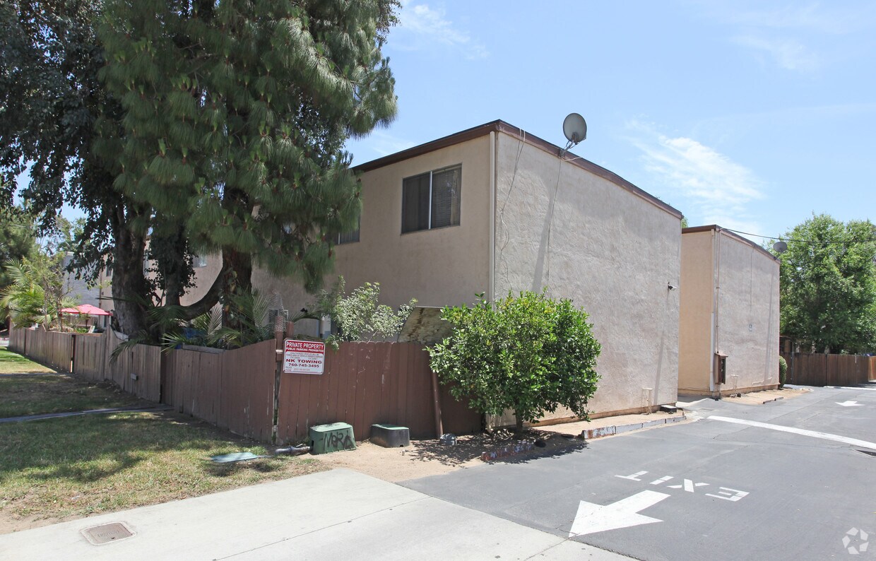 Building Photo - 450-462 Ammunition Rd