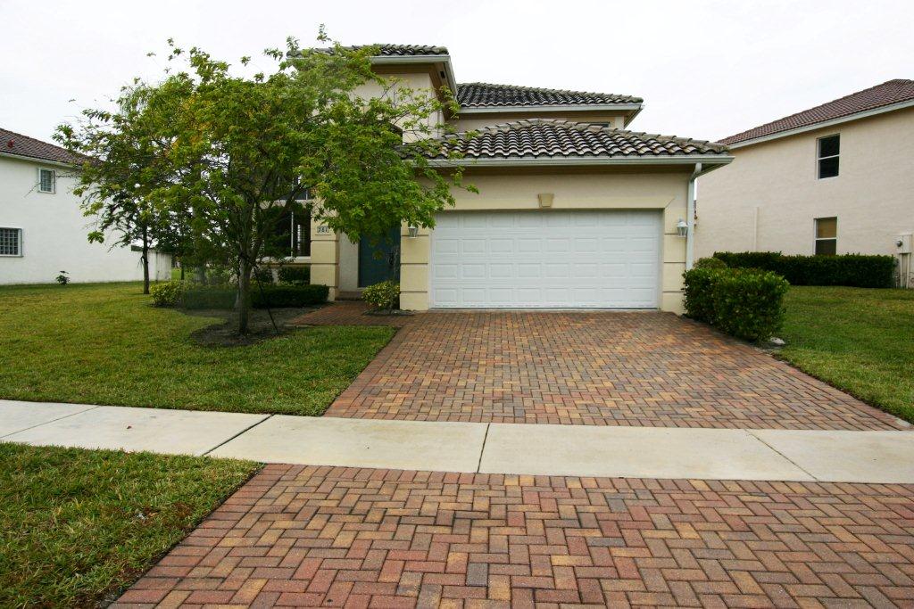 Primary Photo - 781 Cresta Cir