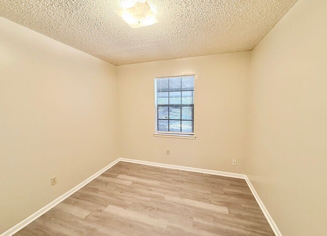 Foto del edificio - 3-Bedroom Duplex