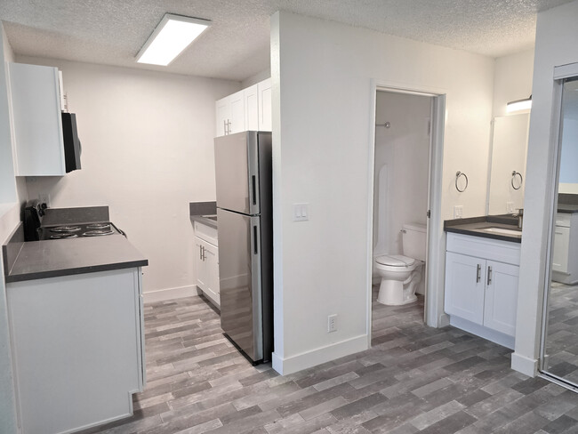 Cocina y baño - Sierra Park Apartments