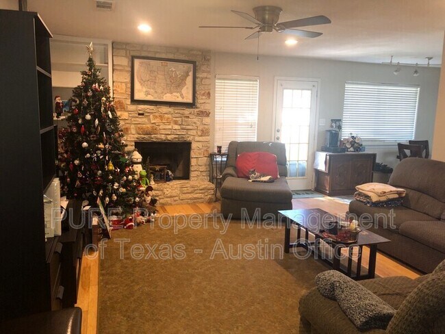Foto del edificio - 3603 Hillrock Dr