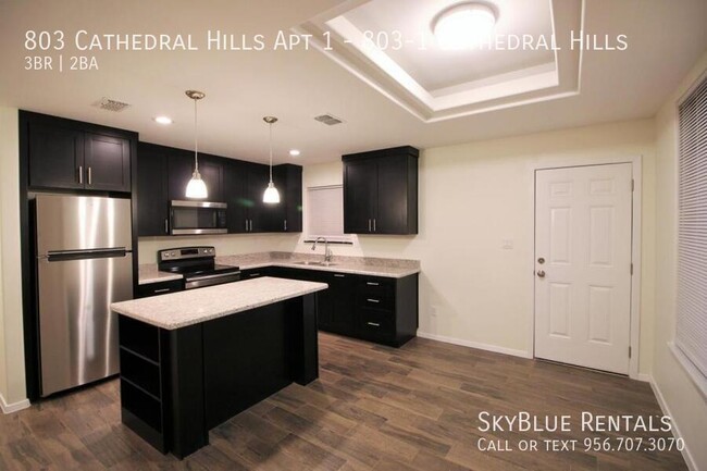 Building Photo - 803 Cathedral Hl