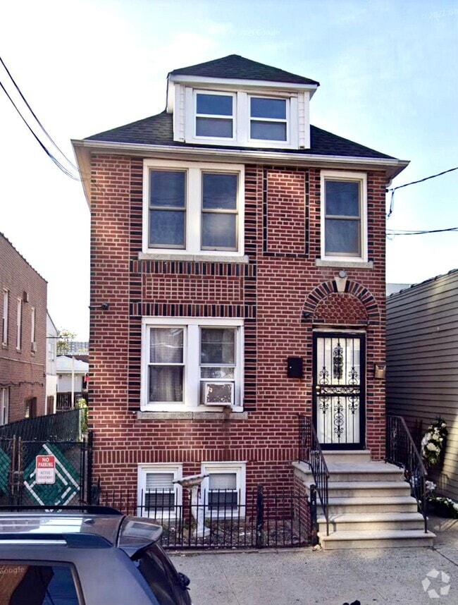 Building Photo - 2565 Radcliff Ave