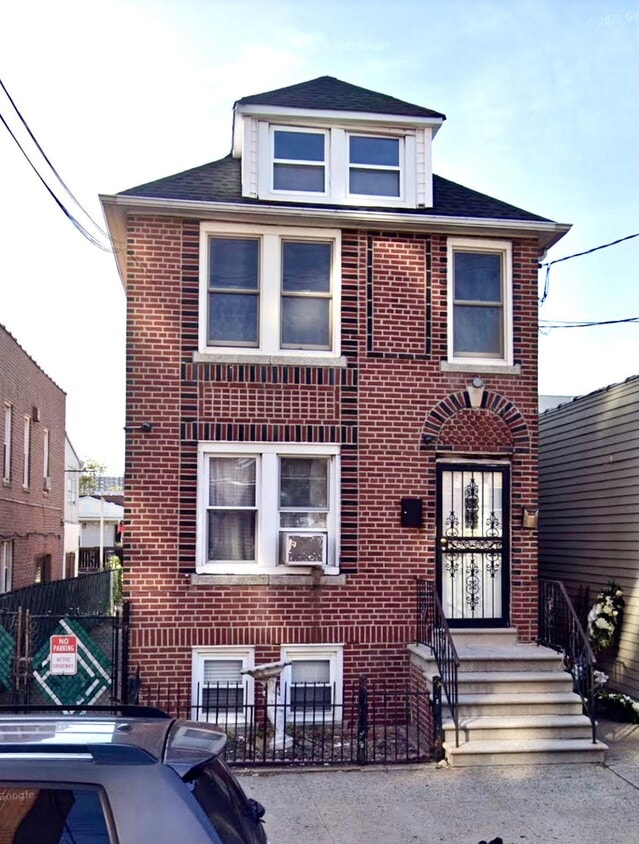 Primary Photo - 2565 Radcliff Ave