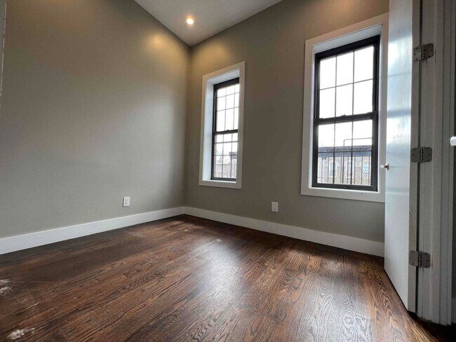 Building Photo - 655 MacDonough St