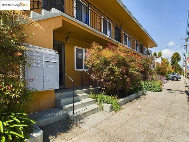Foto del edificio - 3811 Opal St