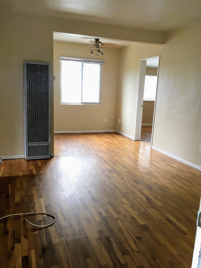 Building Photo - 4254 Ingraham St