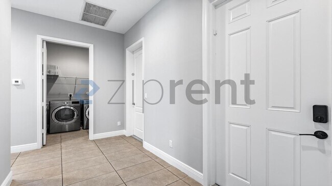 Building Photo - Unit