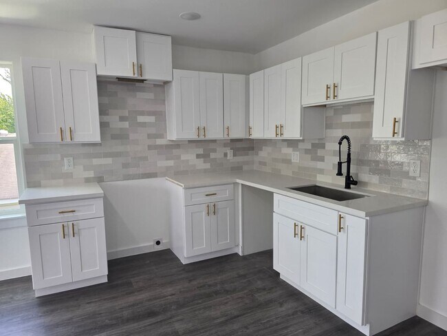 Foto del edificio - ? Stunning Duplex with Garage & Modern Finishes ?