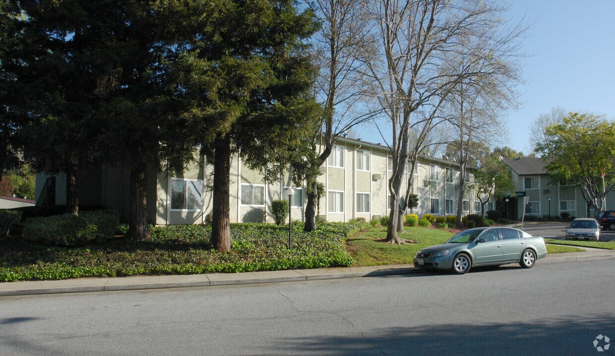 Foto del edificio - Plum Tree West Apartments