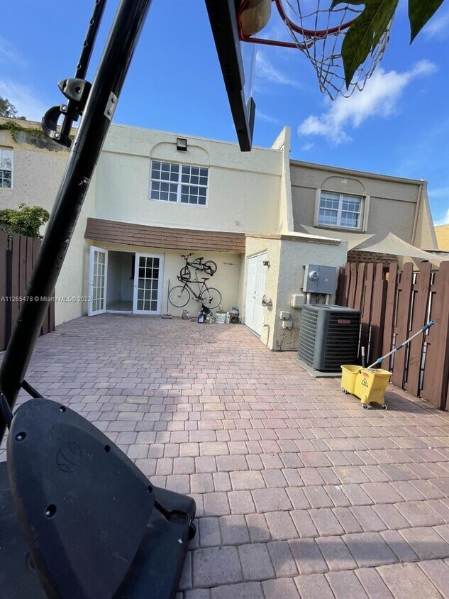 Foto principal - 7506 NW 75th St