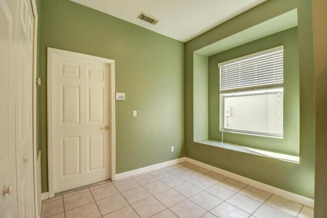 Building Photo - 638 SW Treasure Cove