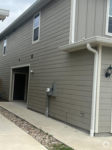 Building Photo - 305 Marsh Ln