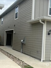 Building Photo - 305 Marsh Ln