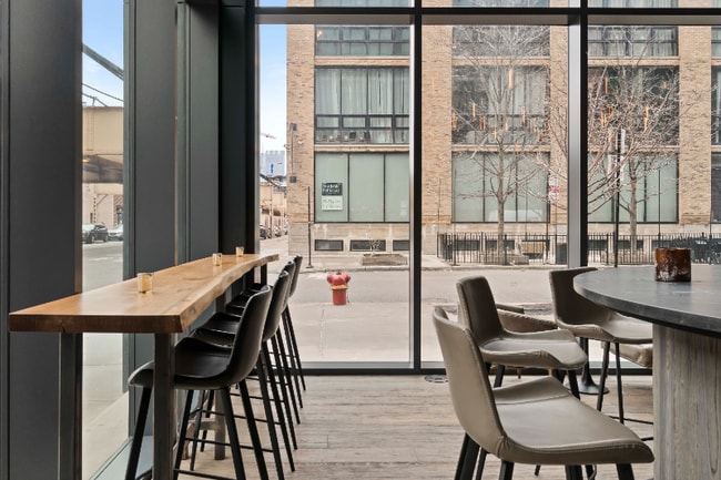 Foto del edificio - 164 N Ada St