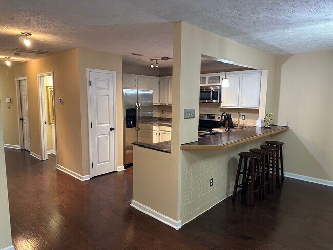 Foto del edificio - 2 Bedroom Townhome in Fayetteville