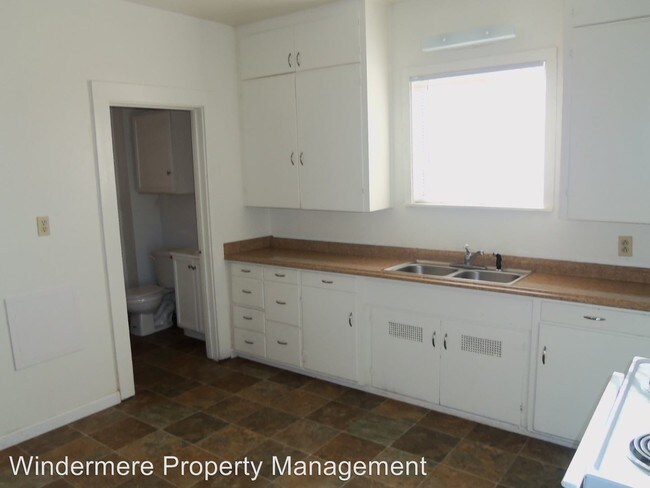 Building Photo - 1 br, 1 bath House - 948 S 3rd