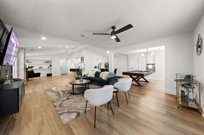 Building Photo - 16502 Fox Knoll