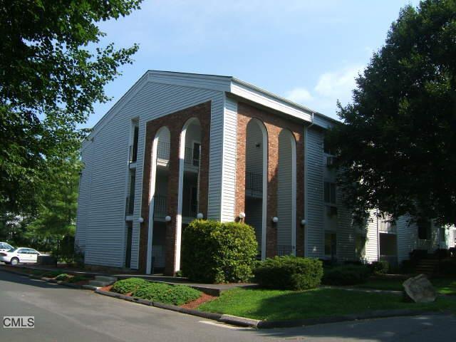 Foto del edificio - 81 Coalpit Hill Rd