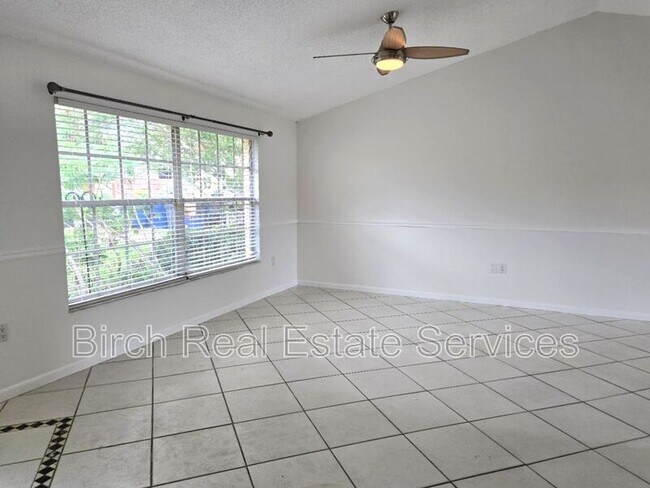 Foto del edificio - 3455 Monte Rio St