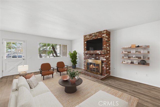 Foto del edificio - 375 Woodland Pl