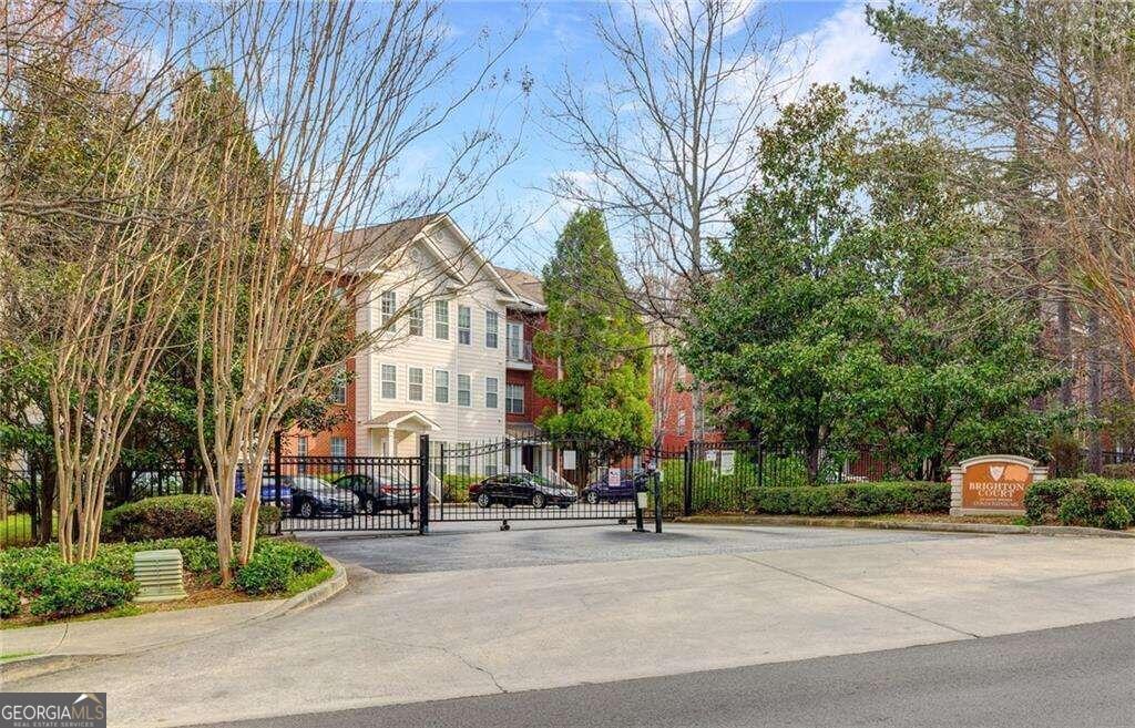 Foto principal - 5641 Roswell Rd