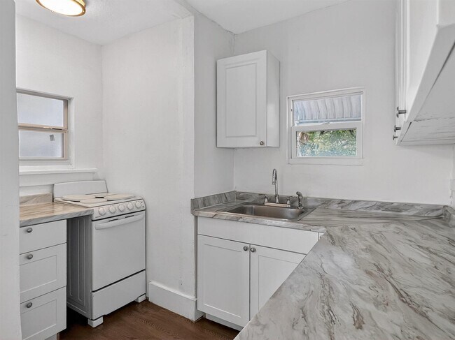 Foto del edificio - 1909 Monroe St