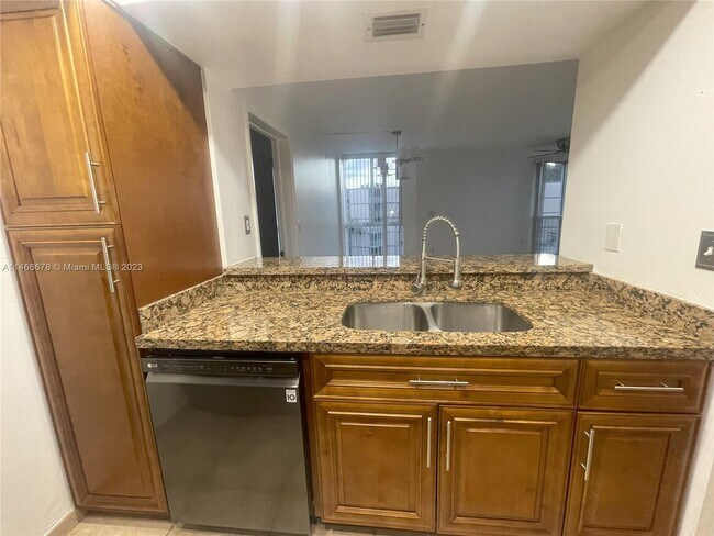 Foto del edificio - 7035 NW 186th St
