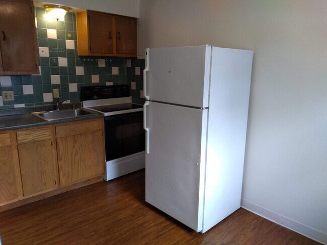 Kitchen - 1503 Hobart Ave