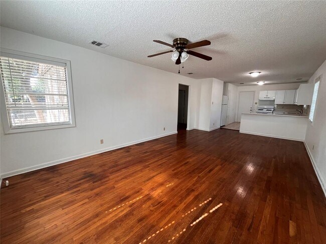 Foto del edificio - 1513 Ruth Ave