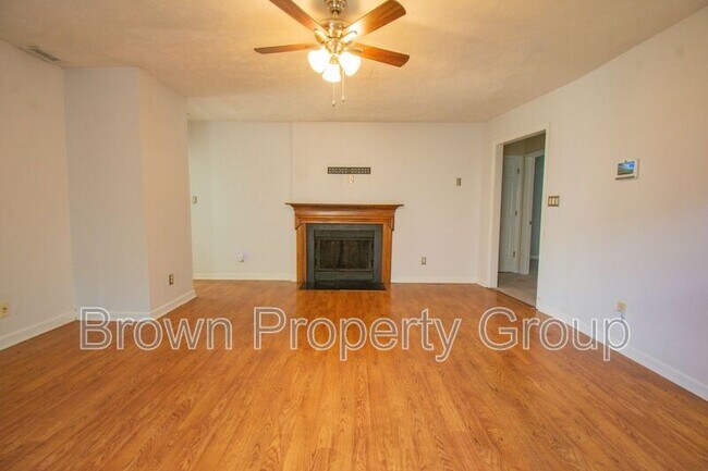 Foto del edificio - 6839 Shawcross Ln