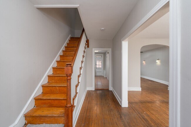 Foto del edificio - 3-Bedroom, 1.5 Bathroom Home in Belair-Edison