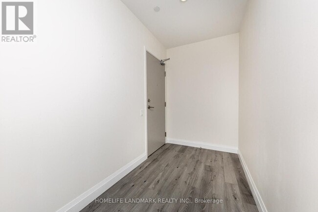 Building Photo - 68 Shuter St